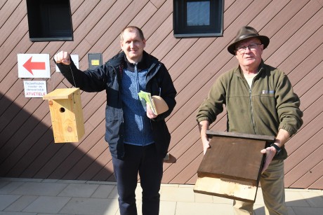 Több mint kettőszáz fecskefészket, a madár- és denevérodút osztottak ki